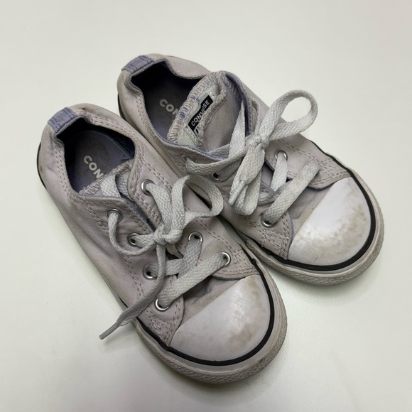 3/$30 Converse Girls Toddler 10 Lavender Light Purple All Stars Chucks Classic - Picture 1 of 9